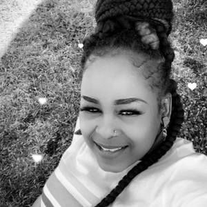 Meet your Posher, Aicha